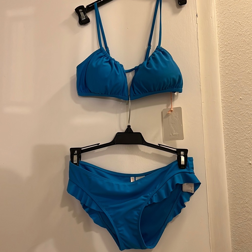 GB.  SET.  VIKINI SET. TOP. M. BOTTOM. S. Only. 38